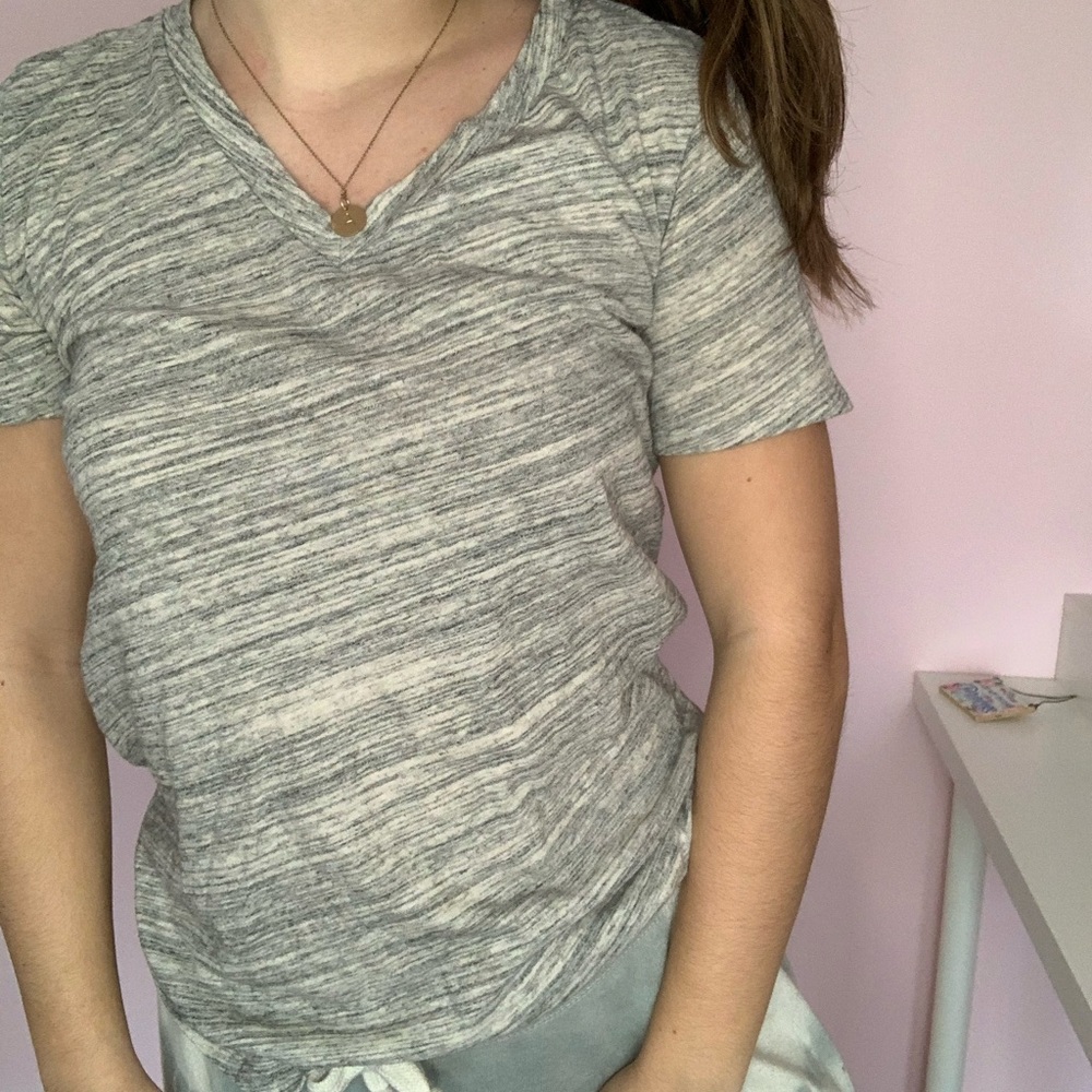 grey t shirt